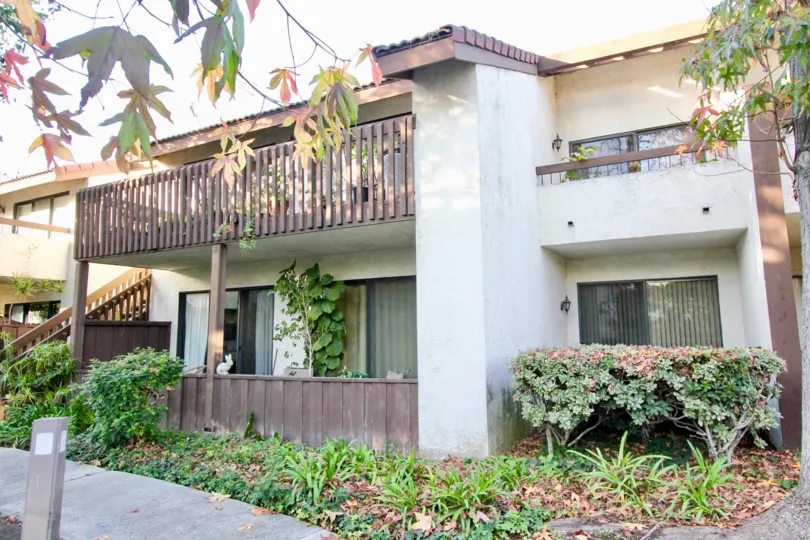 THE HOUSE IN THE VILLAS WITH THE BALCONIS, UPSTAIRS, PLANTS, TREES