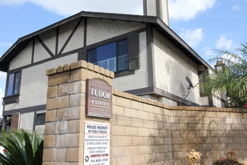 THIS IMAGE VIEWS THE APARTMENT WHICH IS NAMED AS TUDOR ESTATES ARE LOCATED IN THE COMMUNITY OF TUDOR ESTATES
