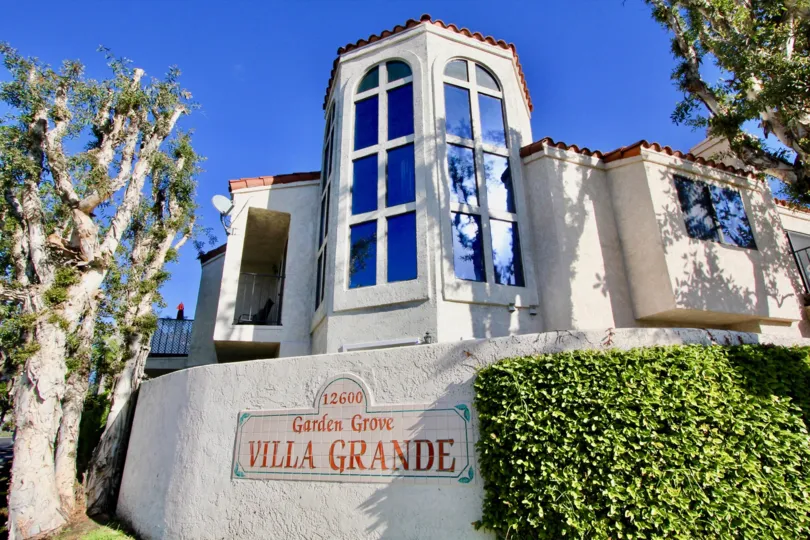 The Villa Grande in the Garden Grove with a beautiful house and bushes