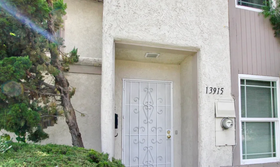 THE 13915 APARTMENT IN THE WES-GROVE WITH THE PLANTS, TREES