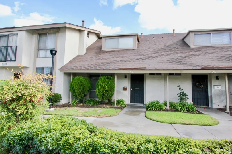 THIS IS THE ENTRANCE WAY TO THE HOUSE THAT SHOWS THE BEAUTIFUL GRASSES, PLANTS, AND THE NIGHT LAMB THAT IS LOCATED IN THE CITY OF GARDEN GROVE