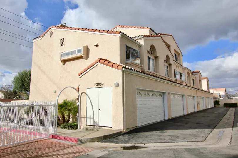 clean and clear area view in front garage near house in Yorkshire Townhomes