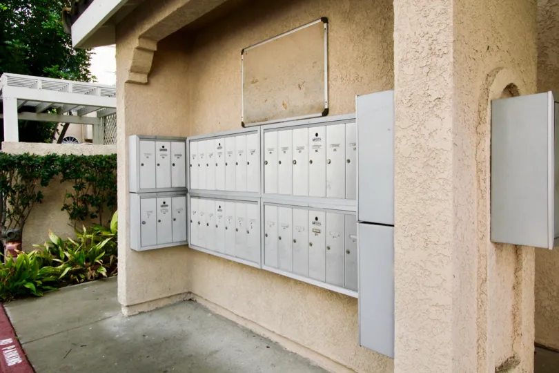 THE FLAT IN THE YORKSHIRE TOWNHOMES WITH THE ELECTRIC BOX, PLANTS, TREES