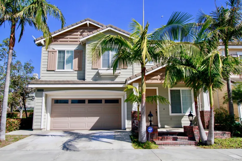 Beachside Huntington Beacha California house front view very look near to coconut tree