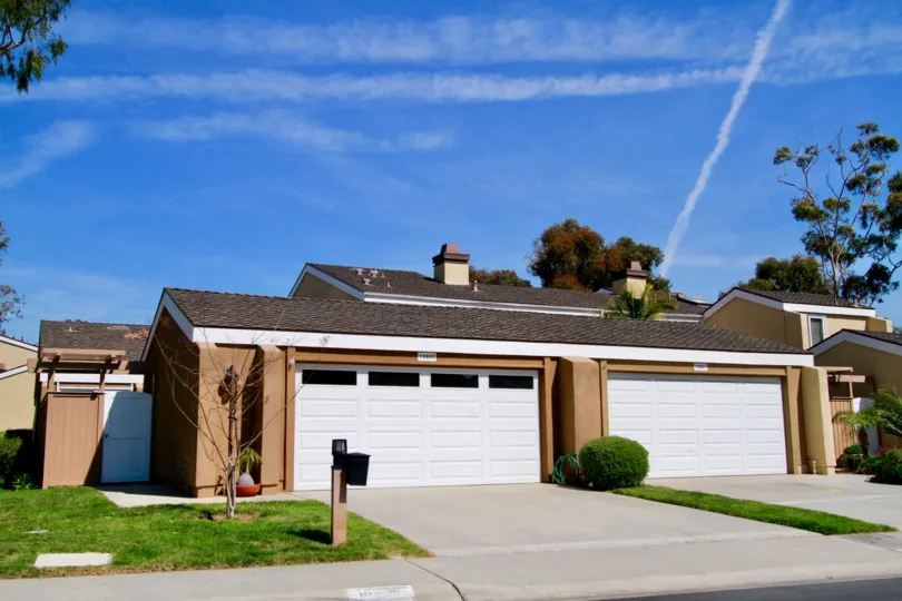 THE BEACHWALK THE HOUSE IS IS LOOKING IS GREAT FOR VIEWING IN HUNTINGTON BEACH IN CALIFORNIA