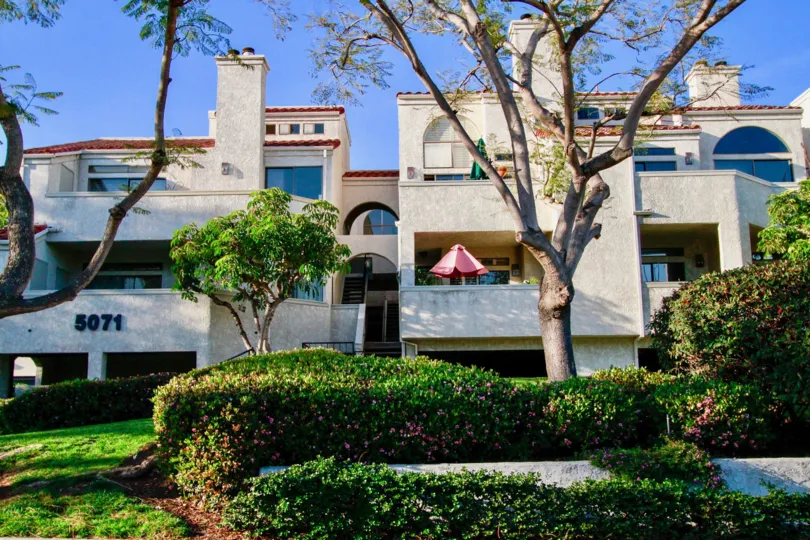 A huge apartment in the Cabo Del Mar is looking row houses with lots of trees and plants.