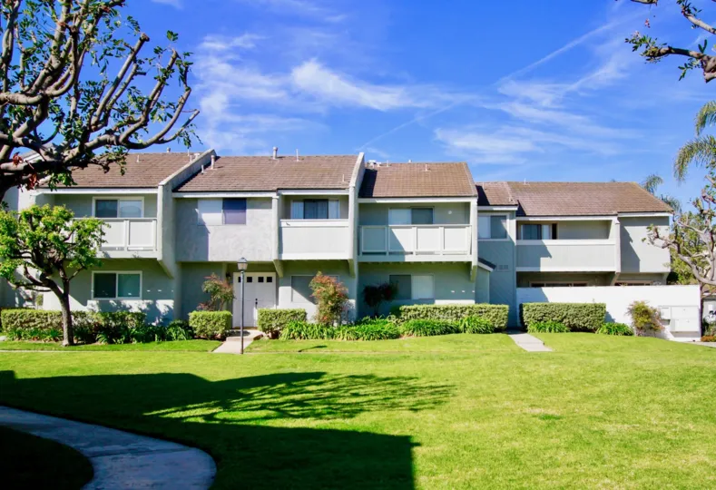 the lane with path way which is in cherrywood village of huntington beach of california