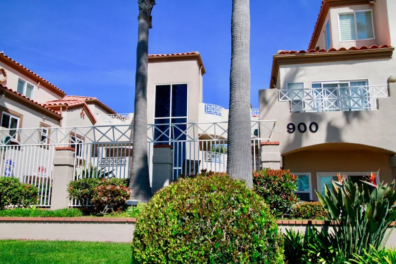 An uncompromising beauty locate dat Faire Rivage, Huntington Beach, California.