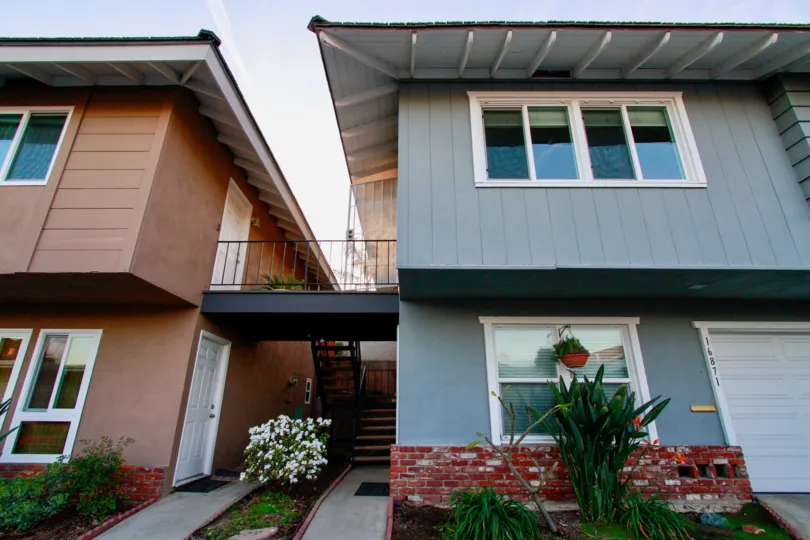Fernhill Huntington Beach California extra emerged top roof looks like crown for house