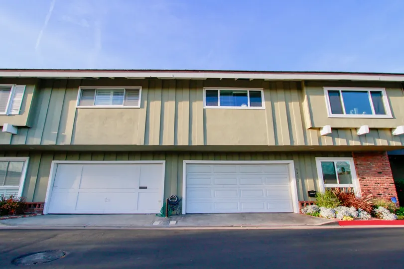 Excellent view of road point and villas near villas in Fernhill of Huntington Beach