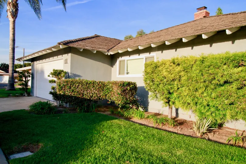 the fernhill the house around the graden is nice huntington beach in california