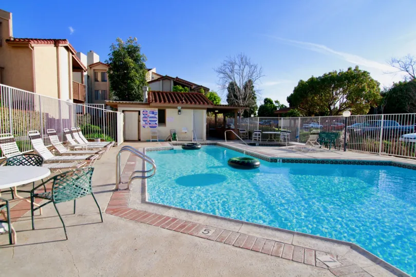 Excellent view of Swimming pool with sitting place near villas in Harbour Vista of Huntington Beach