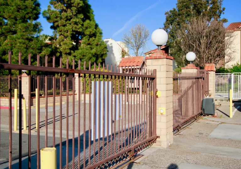 THE HARBOUR VISTA AROUND THE GRILL WALL IS NICE IN HUNTINGTON BEACH IN BESIDE THE TREES IN CALIFORNIA