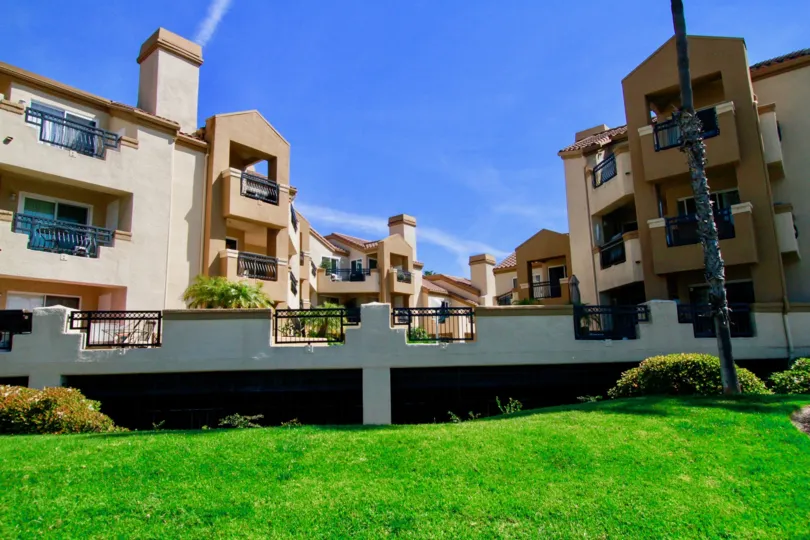 A huge apartment in the Huntington Bayshore with lawn, bridge and trees.