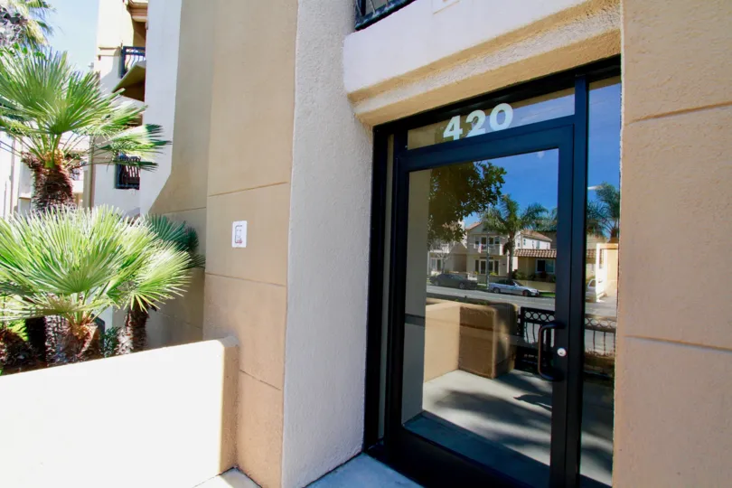 Huntington Bayshore Huntington Beach California building is very super biscuts color paint apply glass window door attached side palm tree coverded very house super