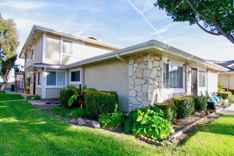 Superb view of greenary in front of villa in Huntington Gardens of Huntington Beach
