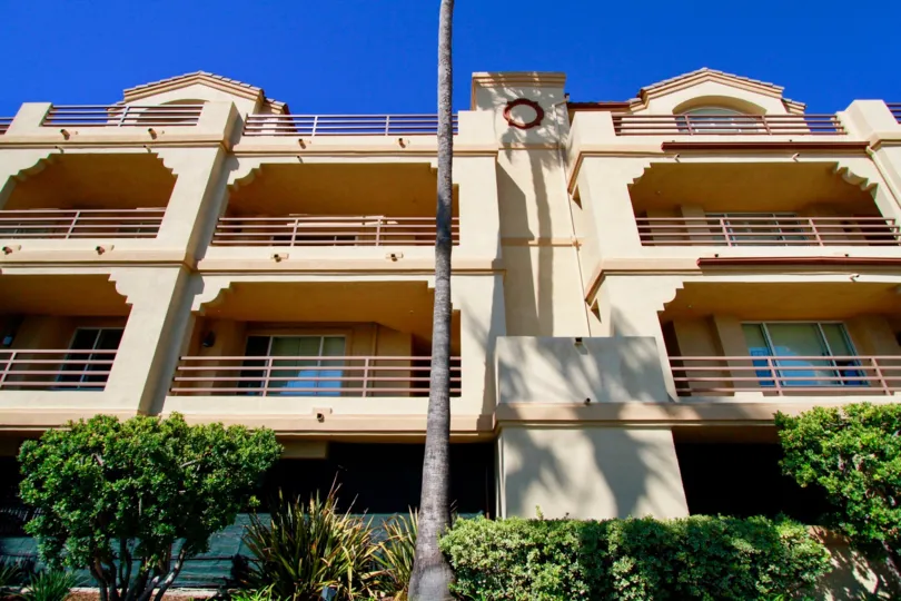 Huntington Harbour Bay Club Huntington Beach California buliding is very big huge balcony and steel attached center round shape dark biscuts color paint