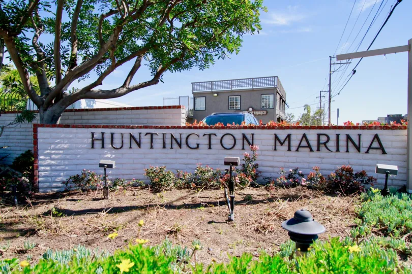 THE WALL REPRESENTS THE HUNTINGTON MARINA AND IT LOOKS LIKE THE ENTRANCE AREA OF THE INSIDE BUILDINGS AND A TREE ALSO NEAR TO THE ENTRANCE.
