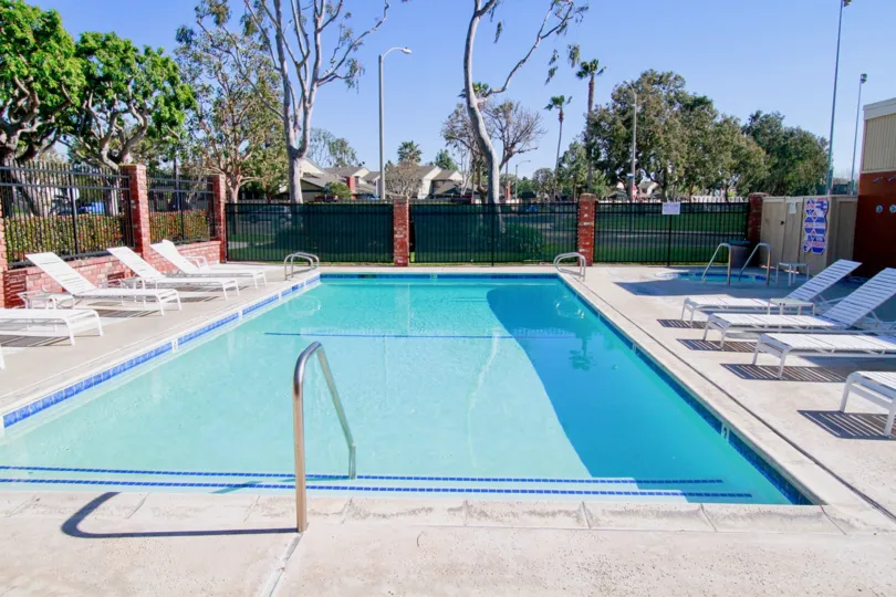 A sunny day at Huntington Terrace in Huntington Beach, California.