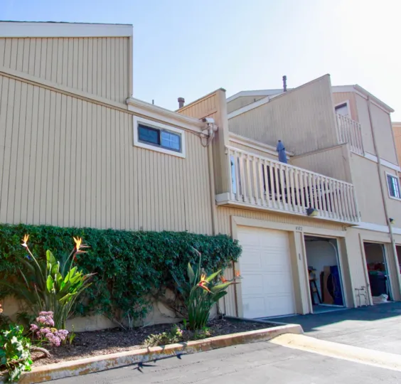 Excellent terrace view of a villas in Huntington Terrace of Huntington Beach