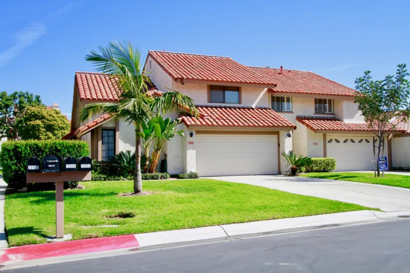 the farm house with four mail box in the la cuesta by the sea of huntington beach of california