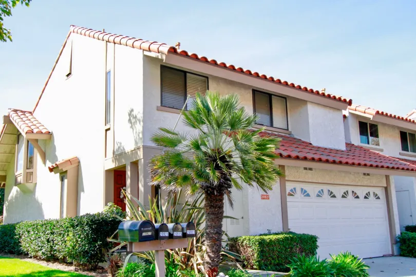 Excellent villa with nice lawn and palm tree in La Cuesta By the Sea of Huntington Beach