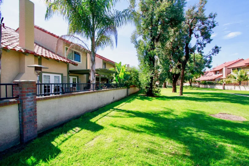 La Cuesta Racquet Club Huntington Beach California lined and equal spaced wall at front