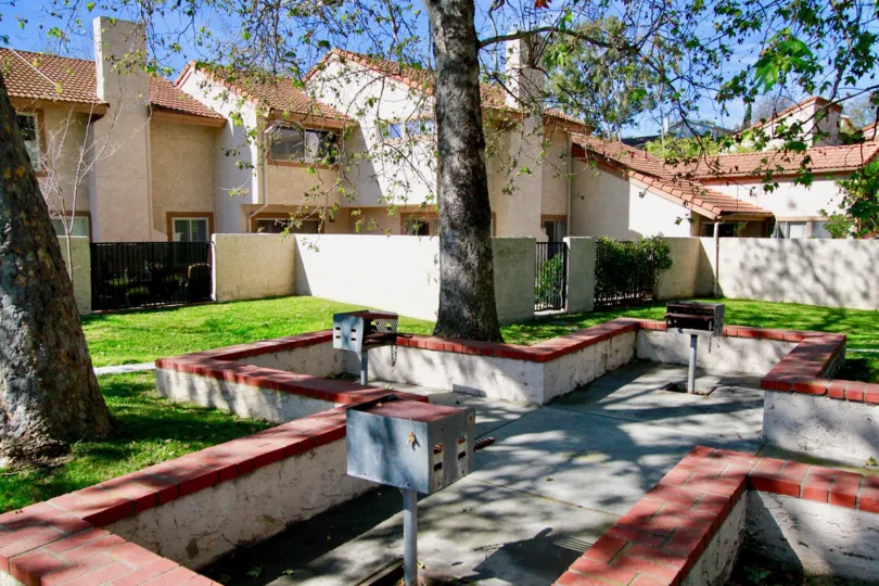 La Cuesta Tennis Club is located in Huntington Beach, california tennis clubs