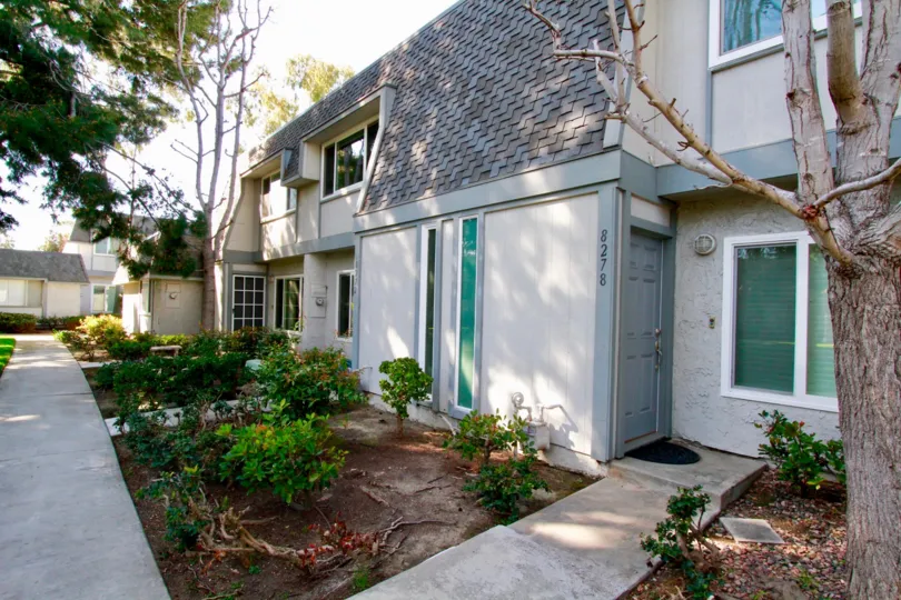 Decent looking Villa with trees and entrance in Mariners Cove West Huntington Beach