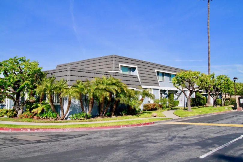 Mariner's Cove is HOME! Located in the beautiful City of Huntington Beach.