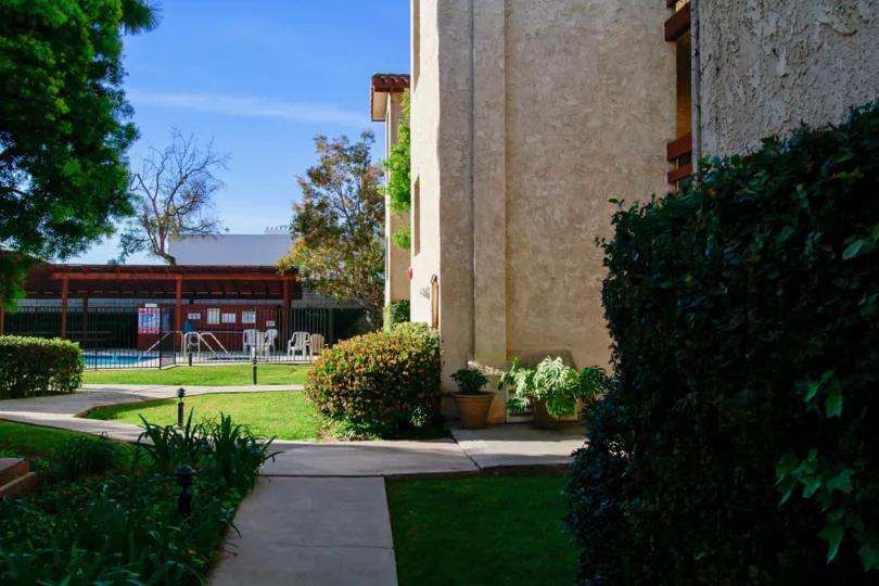 Newman Terrace Huntington Beach California grant long standing mixed coated wall in dide view with other house