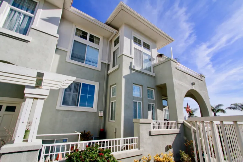 IN PACIFIC PARK VILLAS THE HOUSE OUTSIDE LOOK IS AWESOME DESIGN I IN HUNTINGTON BEACH IN CA