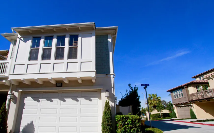 the pacific shores the sunrises infornt of house is good in huntington beach in ca