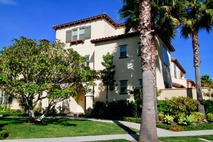 Nice view of Lawn and Palm trees near villa in Pacific Shores of Hutington Beach