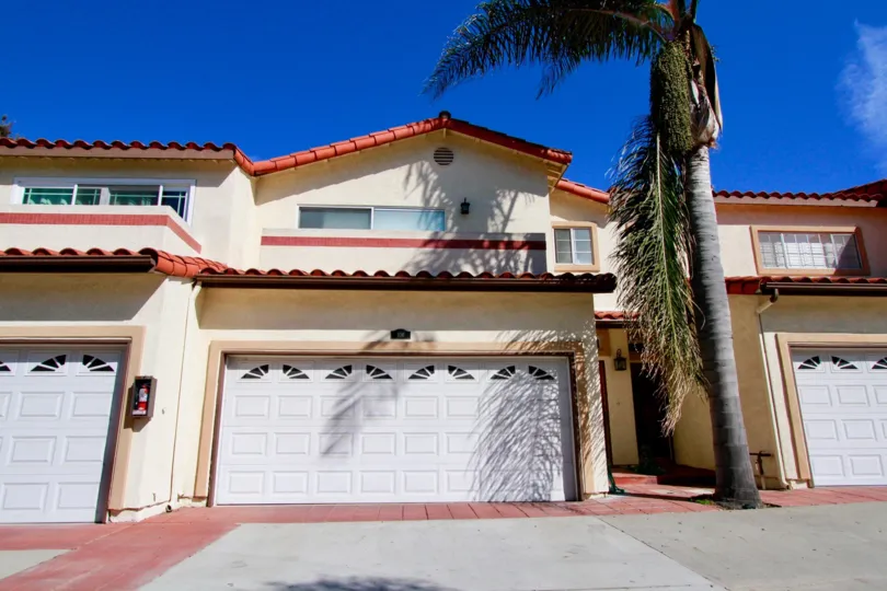 Excellent outer view of villa with palm trees in Pelican Pointe Villas of Huntington Beach