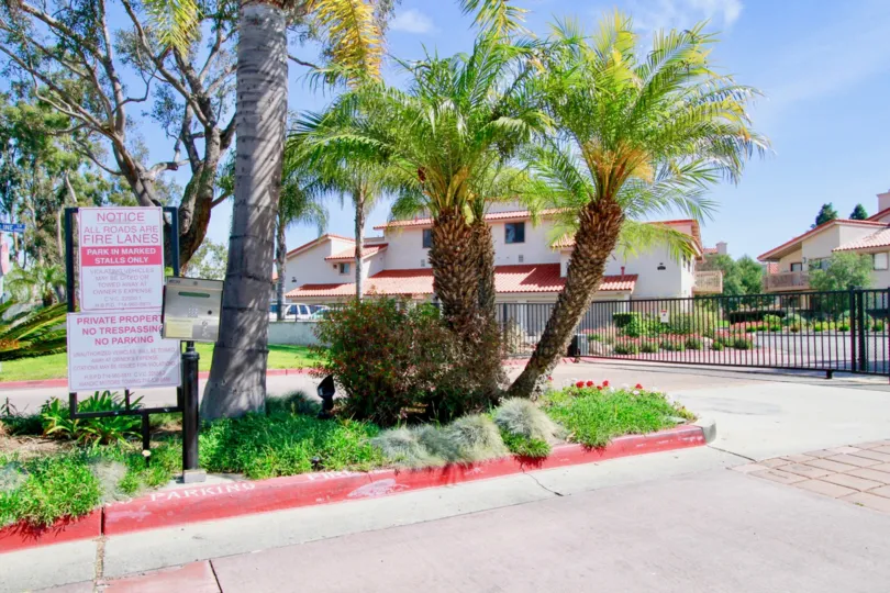 Excellent palm trees with main gate of villas having sign boards in Pierpointe of Huntington Beach