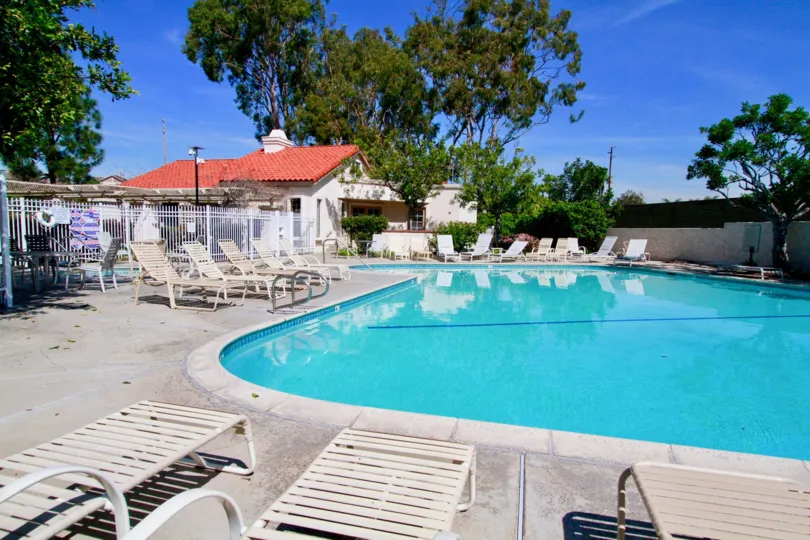 best swimpool in california, Pierpointe swimpool, Huntington Beach in california