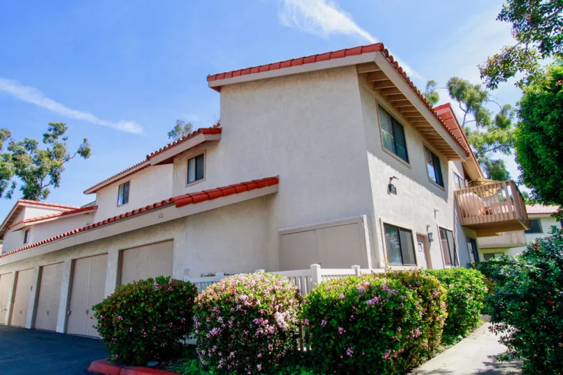 Nice sunny day with sky view near villas with trees in Pierpointe of Huntington Beach