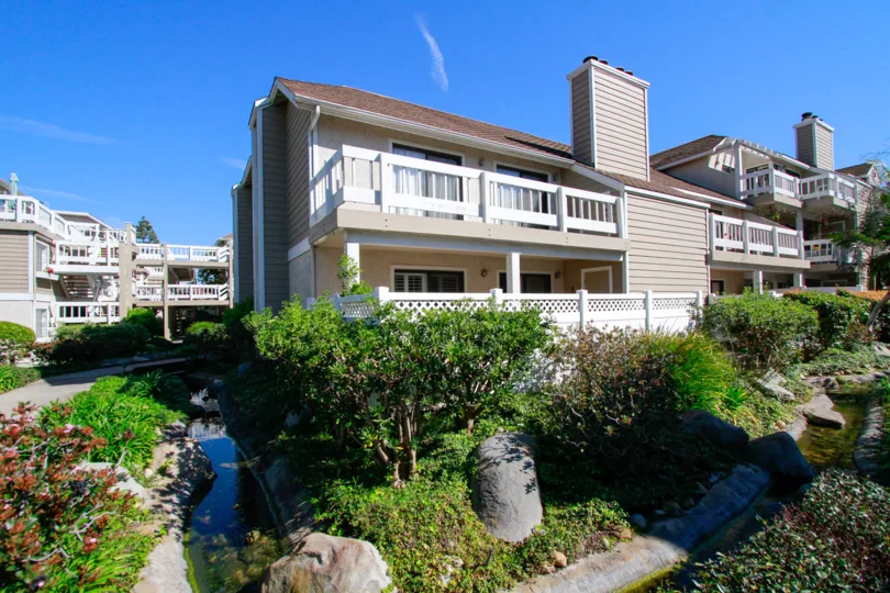 Pointe Surfside Huntington Beach California building color light gray line shpe model building center big piller balcony attached
