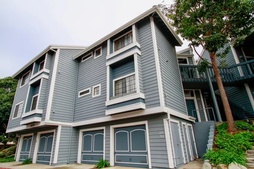 Townhouses, cottages or bungalos at Seabridge Townhomes, Huntington Beach, California, take your pick.