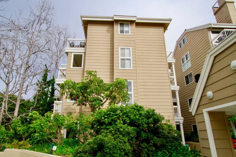 Seabridge Villas buildings with bushes and trees on a sunny day.
