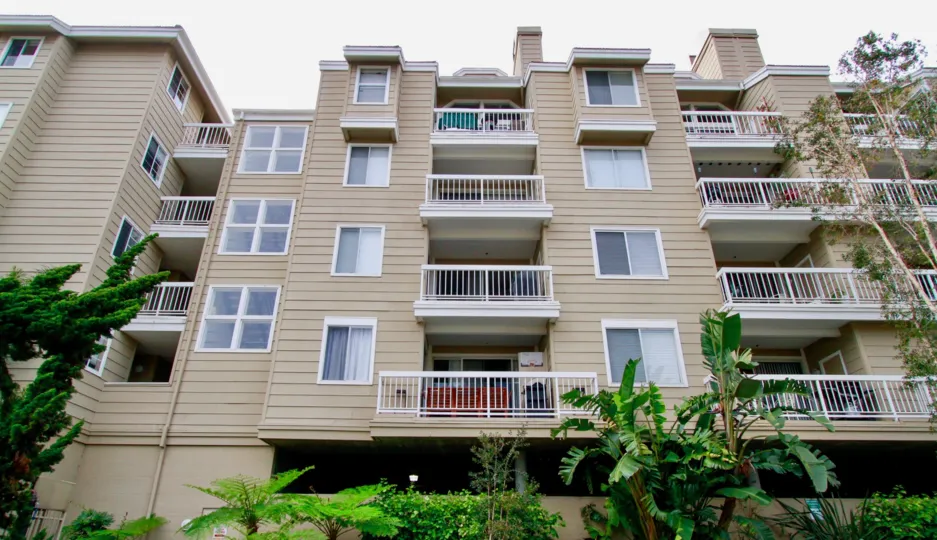 Beautiful palms in front of Seabridge Villas, located in Huntington Beach, California