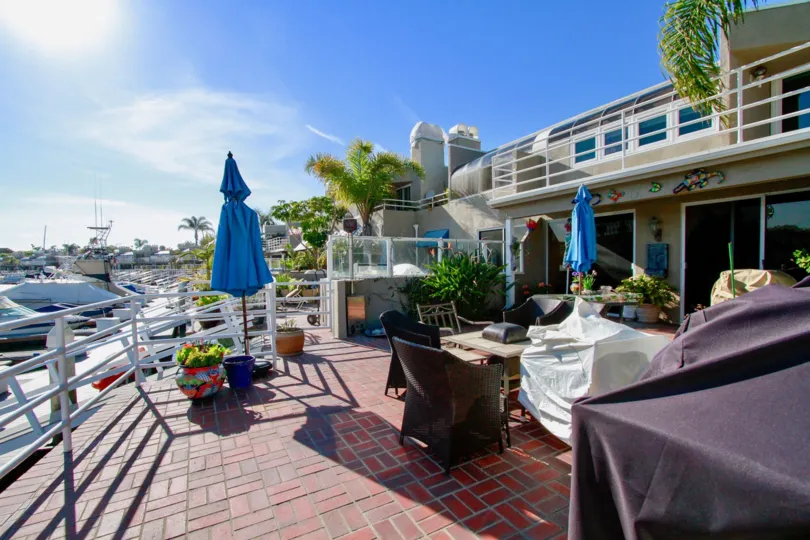 the boat hotel in huntington beach is a famous one which is exactly in seabrige of california