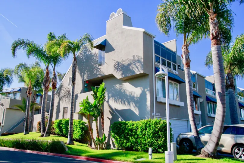 Californication could be the best adjective for this fabulous home Seabridge, Huntington Beach, California.