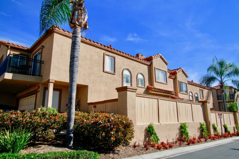 the home in seacliff palms which has a coconut tree in side of it which is in seacliff palms of huntington beach, california