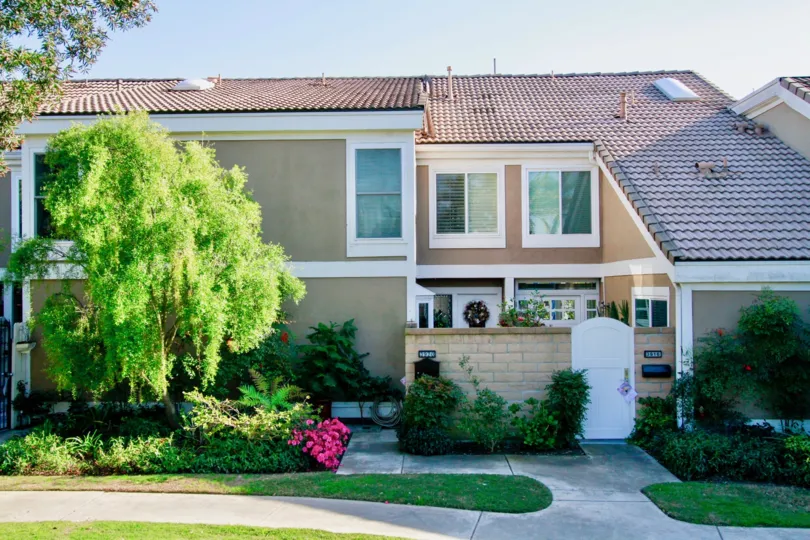 A sunny day in the Seagate with garden and oldage look homes.