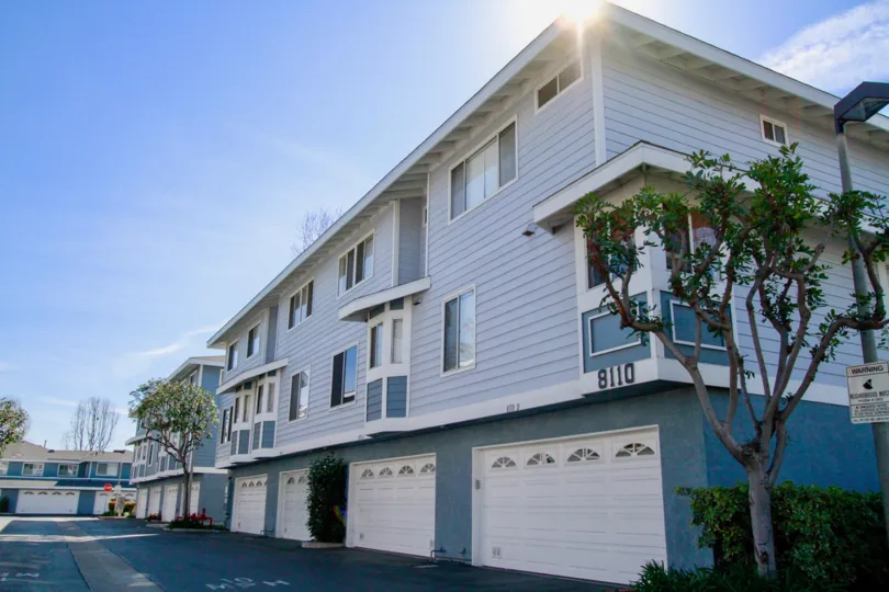 Relax and breathe freely at the neat little community of Seawind Cove, Huntington Beach, California.