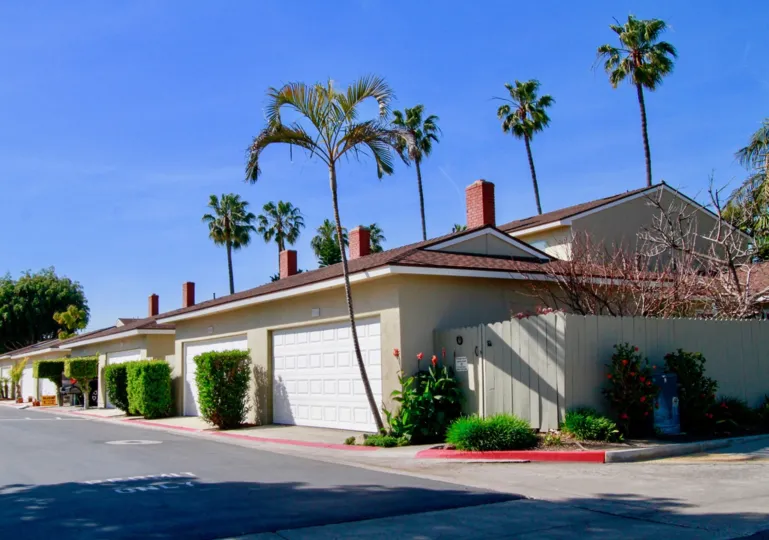 Nice Villas with palm trees around in Surfside of Huntington Beach