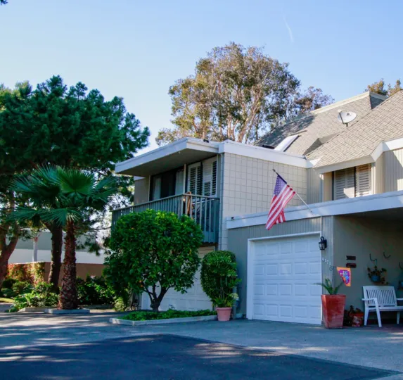 in californiya, tennis estate lot of the houses has the usa flag with there it shows there patriotic