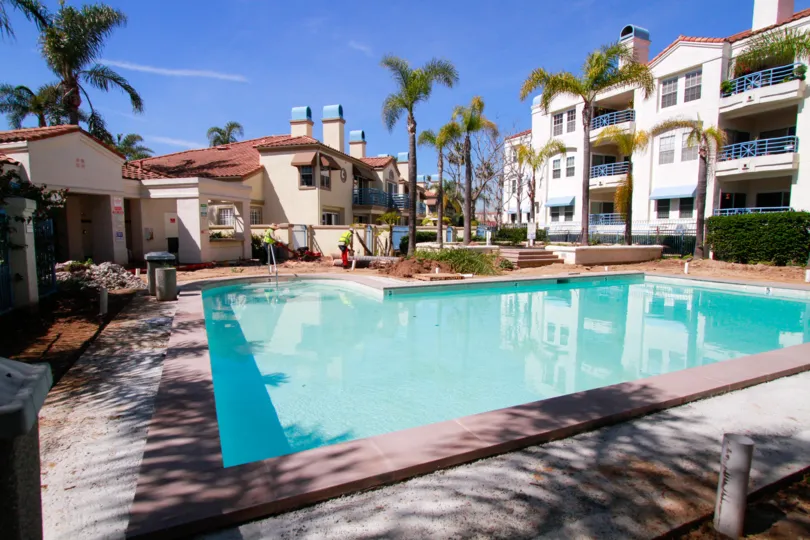 the townsquare condos the aparments around the tree is looking is nice in huntington beach in california